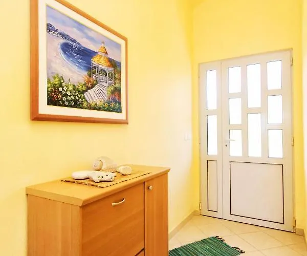 10061a Apartment *
